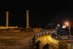 Το «Ταξίδι στο Φως» του Σταύρου Ξαρχάκου συνεχίζεται και το φετινό καλοκαίρι με την υποστήριξη της Metlen © Metlen