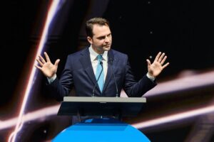 ΣΕΜΠΑΣΤΙΑΝ ΜΠΟΥΡΝΤΟΥΤΖΑ