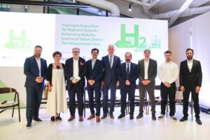 Αναμνηστική φωτογραφία από το TRIERES Workshop με θέμα «Hydrogen Innovation for Regional Growth: Enhancing Mobility and Local Value Chains – The Peloponnese Case» ©TRIERES - Greek Hydrogen Valley