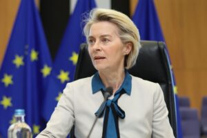 ΟΥΡΣΟΥΛΑ ΦΟΝ ΝΤΕΡ ΛΑΙΕΝ