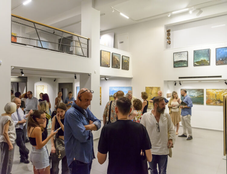 Τέχνη και περιβάλλον σε διάλογο με τον άνεμο στην έκθεση "Άνεμος, η ηχώ του Τοπίου" της Αγγελικής Αντωνέα Έως τις 4 Ιουλίου στην Art Project Space © RESINVEST/ΔΤ