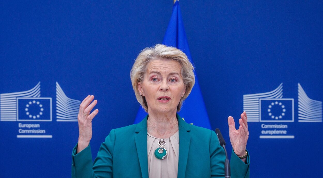 ΟΥΡΣΟΥΛΑ ΦΟΝ ΝΤΕΡ ΛΑΙΕΝ