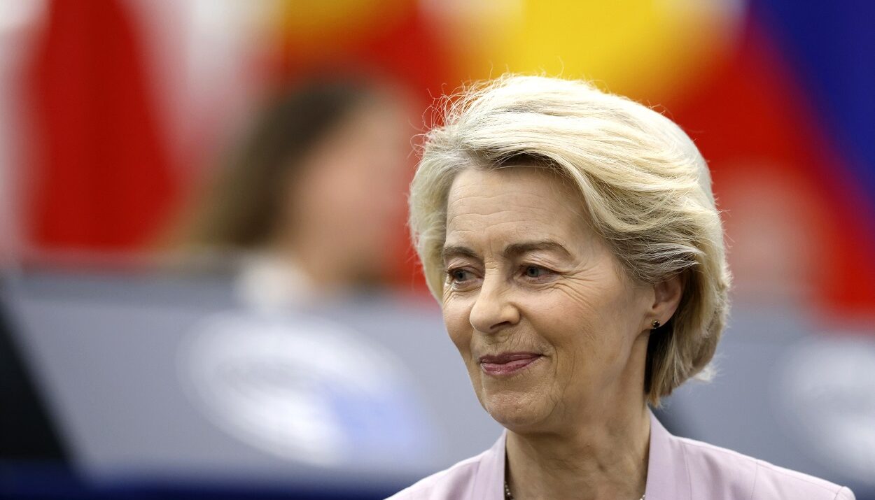 ΟΥΡΣΟΥΛΑ ΦΟΝ ΝΤΕΡ ΛΑΙΕΝ