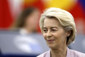 ΟΥΡΣΟΥΛΑ ΦΟΝ ΝΤΕΡ ΛΑΙΕΝ