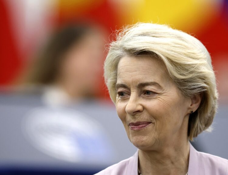 ΟΥΡΣΟΥΛΑ ΦΟΝ ΝΤΕΡ ΛΑΙΕΝ