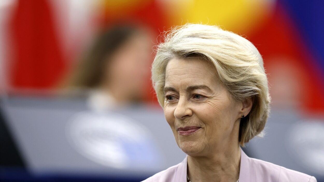 ΟΥΡΣΟΥΛΑ ΦΟΝ ΝΤΕΡ ΛΑΙΕΝ