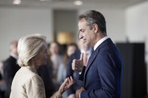 ΚΥΡΙΑΚΟΣ ΜΗΤΣΟΤΑΚΗΣ ΚΑΙ ΟΥΡΣΟΥΛΑ ΦΟΝ ΝΤΕΡ ΛΑΙΕΝ