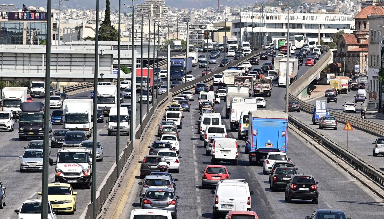 ΚΙΝΗΣΗ ΣΤΗΝ ΕΘΝΙΚΗ ΟΔΟ ΑΘΗΝΩΝ ΛΑΜΙΑΣ