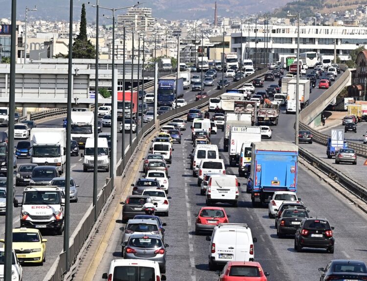 ΚΙΝΗΣΗ ΣΤΗΝ ΕΘΝΙΚΗ ΟΔΟ ΑΘΗΝΩΝ ΛΑΜΙΑΣ