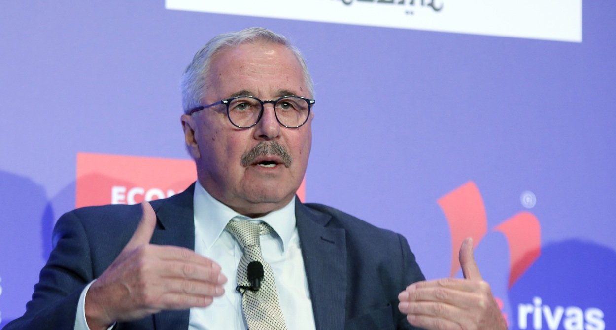 O Γιάννης Μανιάτης, πρώην υπουργός, μέλος του Ευρωπαϊκού Κοινοβουλίου, αντιπρόεδρος των Ευρωπαίων Σοσιαλιστών για τις διεθνείς σχέσεις, την άμυνα και την ενεργειακή ασφάλεια © ΑΠΕ-ΜΠΕ/ECONOMIST IMPACT/ΒΑΪΟΣ ΧΑΣΙΑΛΗΣ