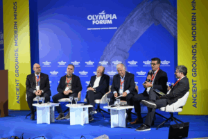 Νικόλαος Παπαευσταθίου, ΓΓ Πολιτικής Προστασίας, Υπουργείο Κλιματικής Κρίσης & Πολιτικής Προστασίας - Πέτρος Καμπούρης, ΓΓ Αποκατάστασης Φυσικών Καταστροφών και Κρατικής Αρωγής, Υπουργείο Κλιματικής Κρίσης & Πολιτικής Προστασίας - Ιωάννης Ανδρουλάκης, Πρόεδρος, Πράσινο Ταμείο - Βλάσσης Σιώμος, Πρόεδρος Επιτροπής Πολιτικής Προστασίας ΚΕΔΕ - Ιωάννης Λέντζας, Δήμαρχος, Δήμος Ανδραβίδας-Κυλλήνης - Άγγελος Χασιώτης, Μηχανολόγος & Αεροναυπηγός Μηχανικός, Υπ.Δρ. ΕΚΠΑ © ΔΤ