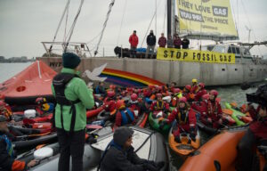 H δράση της Greenpeace στο Βέλγιο έκανε δύο τάνκερ μεταφοράς υγροποιημένου αερίου να αλλάξουν πορεία © Greenpeace