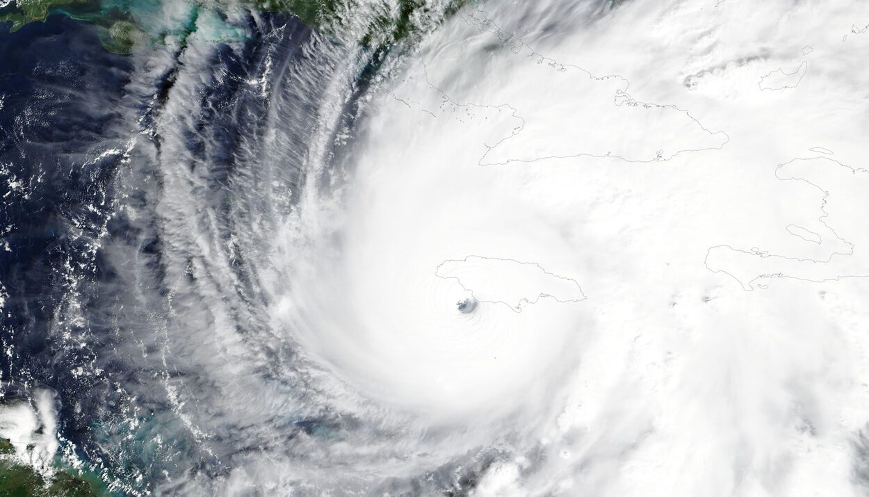 ΧΤΥΠΗΣΕ ΤΗΝ ΚΟΥΒΑ Ο ΤΥΦΩΝΑΣ ΜΕΛΙΣΑ