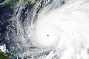 ΧΤΥΠΗΣΕ ΤΗΝ ΚΟΥΒΑ Ο ΤΥΦΩΝΑΣ ΜΕΛΙΣΑ