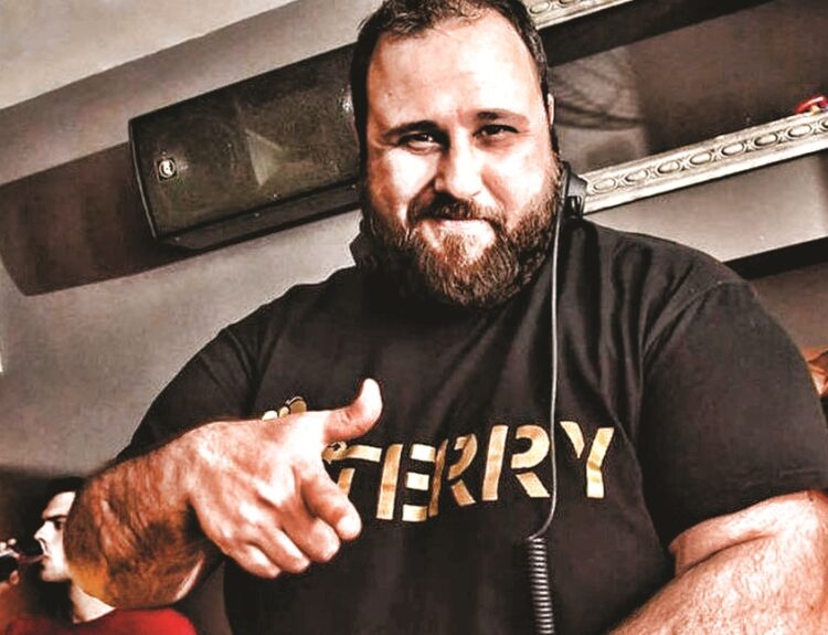 Ο d.j. και παραγωγός Terry Πετράς © Next Step Media
