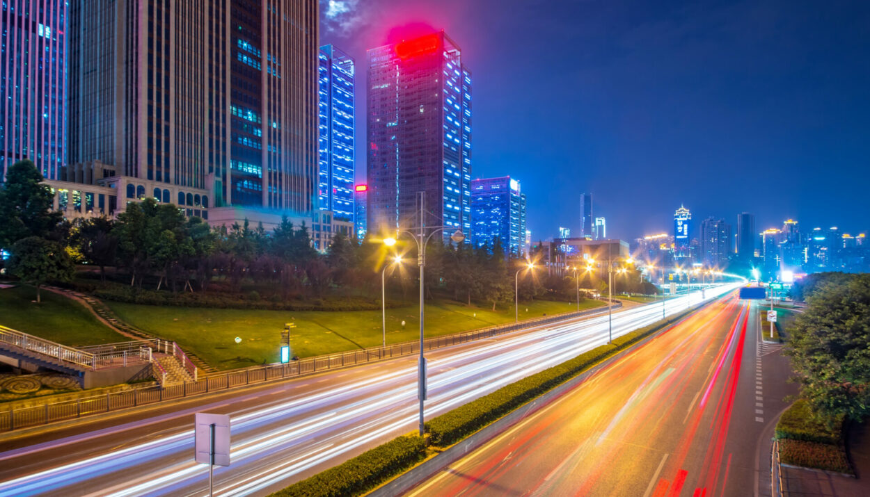 ΦΩΤΑ ΣΤΙΣ ΠΟΛΕΙΣ