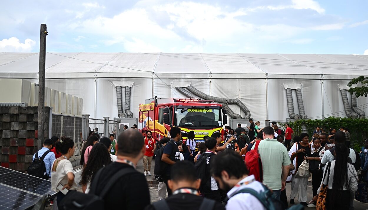 ΦΩΤΙΑ ΞΕΣΠΑΣΕ ΣΤΗΝ COP30