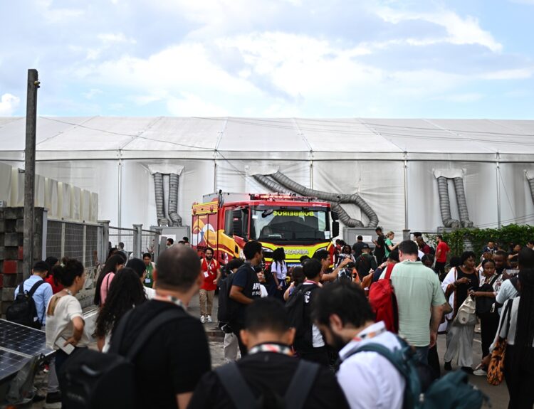 ΦΩΤΙΑ ΞΕΣΠΑΣΕ ΣΤΗΝ COP30