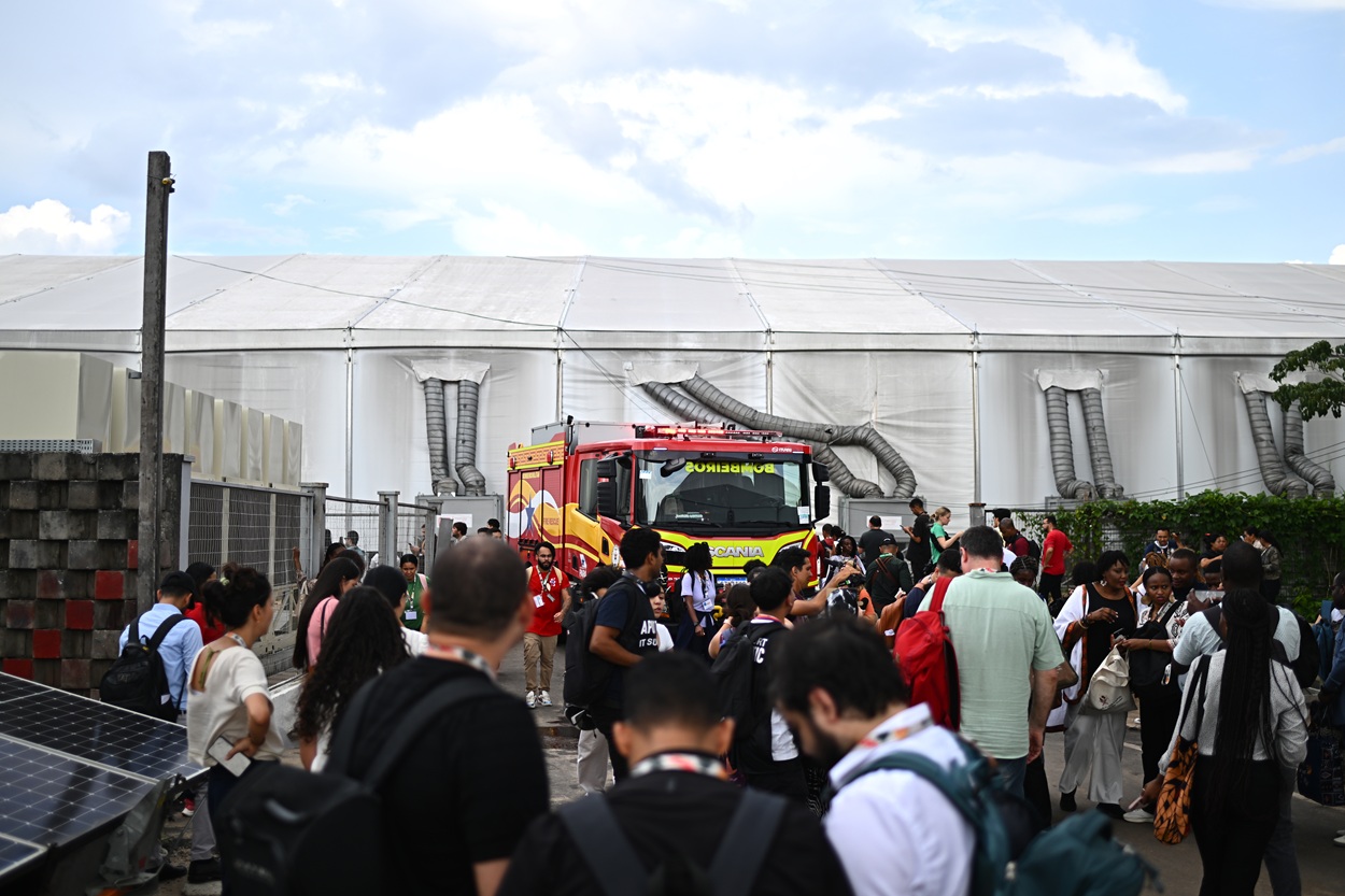 ΦΩΤΙΑ ΞΕΣΠΑΣΕ ΣΤΗΝ COP30