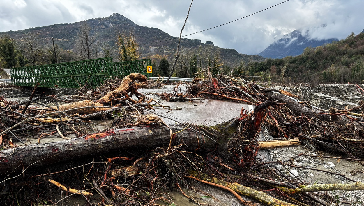 ΚΑΤΑΣΤΡΟΦΕΣ ΣΤΑ ΤΖΟΥΜΕΡΚΑ