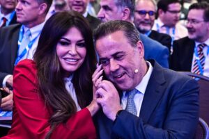 ΚΙΜΠΕΡΛΙ ΓΚΙΛΦΟΙΛ, ΣΤΑΥΡΟΣ ΠΑΠΑΣΤΑΥΡΟΥ