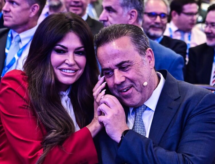 ΚΙΜΠΕΡΛΙ ΓΚΙΛΦΟΙΛ, ΣΤΑΥΡΟΣ ΠΑΠΑΣΤΑΥΡΟΥ