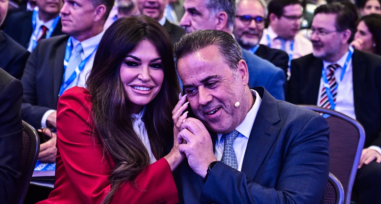 ΚΙΜΠΕΡΛΙ ΓΚΙΛΦΟΙΛ, ΣΤΑΥΡΟΣ ΠΑΠΑΣΤΑΥΡΟΥ