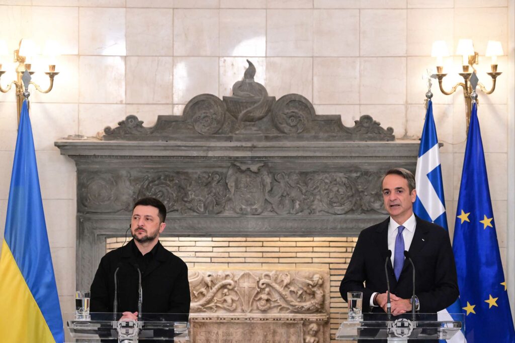 Ο Ουκρανός πρόεδρος Βολοντίμιρ Ζελένσκι και ο πρωθυπουργός Κυριάκος Μητσοτάκης