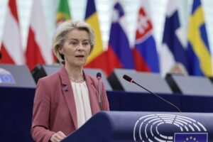 ΟΥΡΣΟΥΛΑ ΦΟΝ ΝΤΕΡ ΛΑΙΕΝ