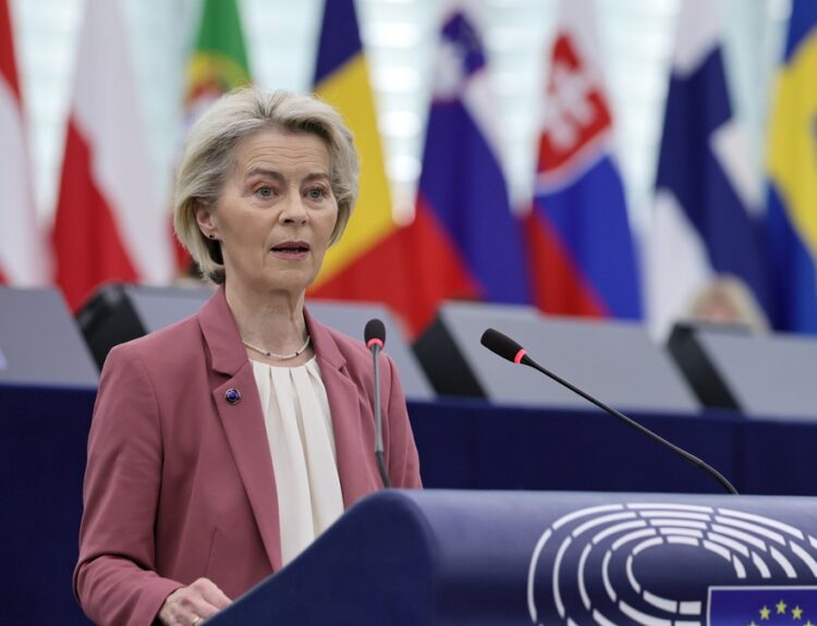 ΟΥΡΣΟΥΛΑ ΦΟΝ ΝΤΕΡ ΛΑΙΕΝ