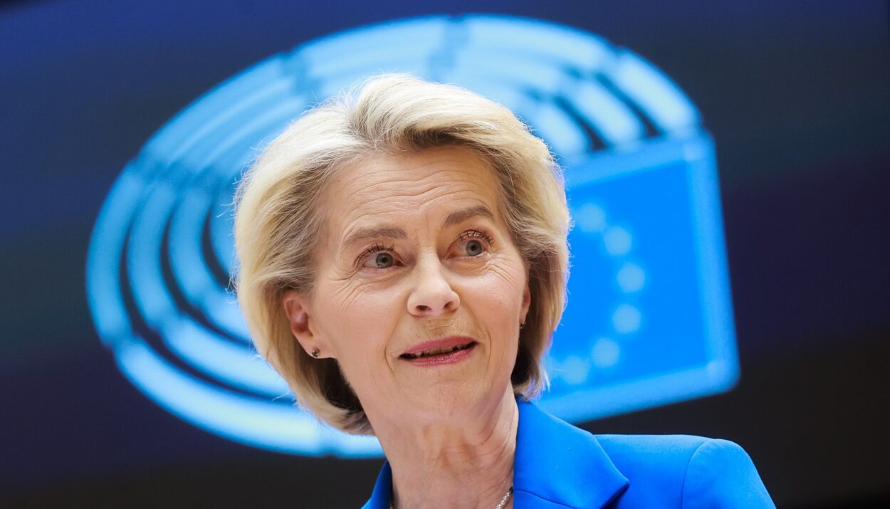 ΟΥΡΣΟΥΛΑ ΦΟΝ ΝΤΕΡ ΛΑΙΕΝ