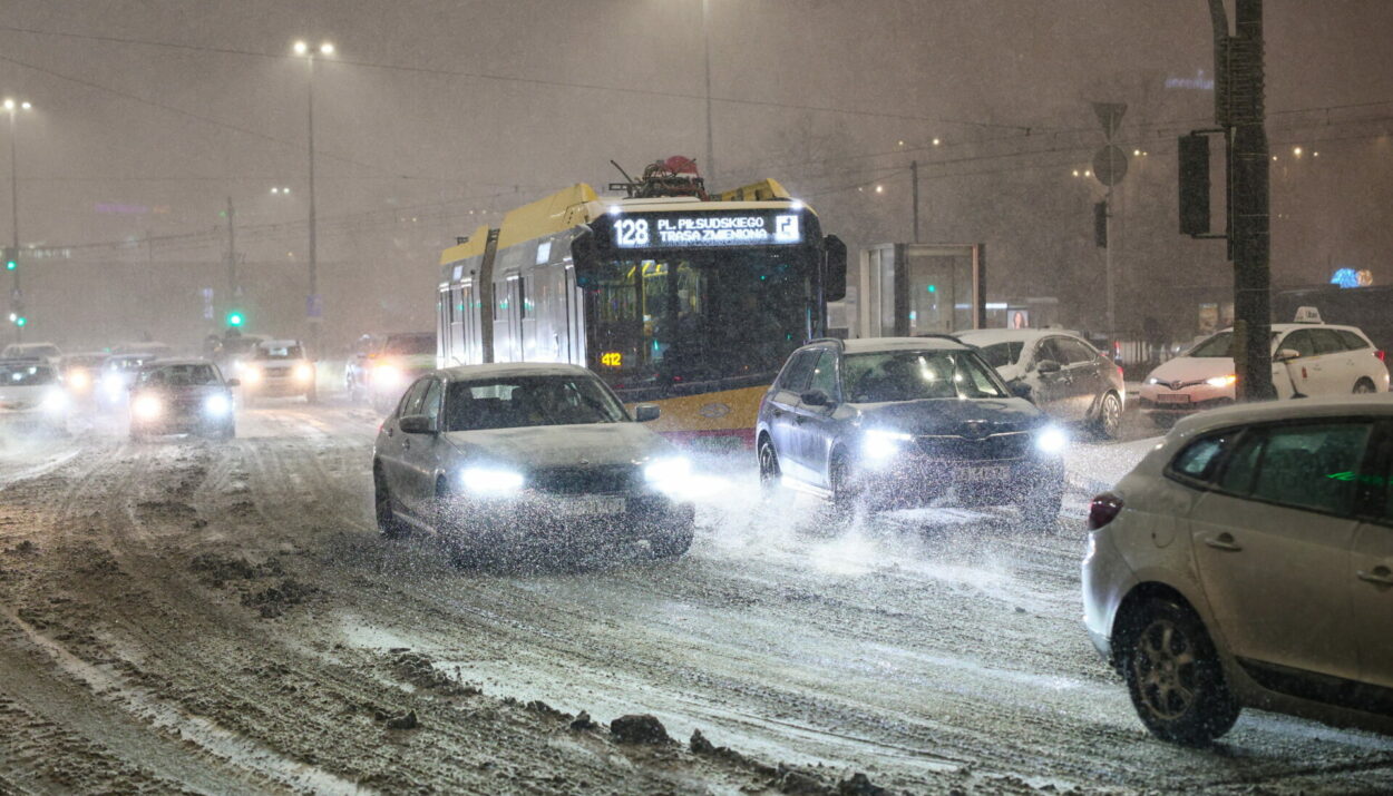 ΠΟΛΩΝΙΑ ΧΙΟΝΙ