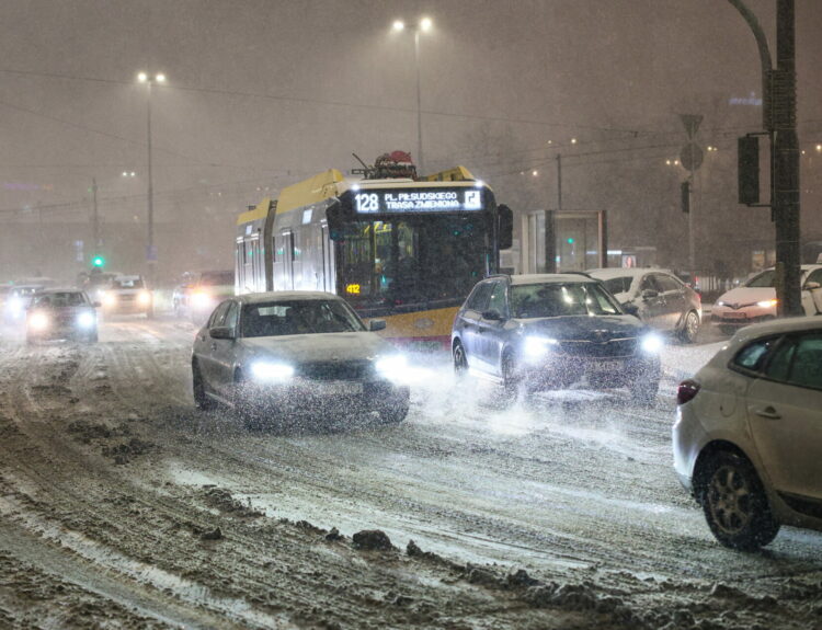 ΠΟΛΩΝΙΑ ΧΙΟΝΙ