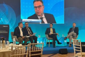 Οι ομιλητές του πάνελ για τις προδιαγραφές και την αντοχή των δομικών υλικών απέναντι στις φυσικές καταστροφές ©energygame.gr