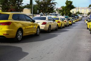 ΣΥΝΕΧΙΖΕΤΑΙ Η ΑΠΕΡΓΙΑ ΤΩΝ ΤΑΞΙ