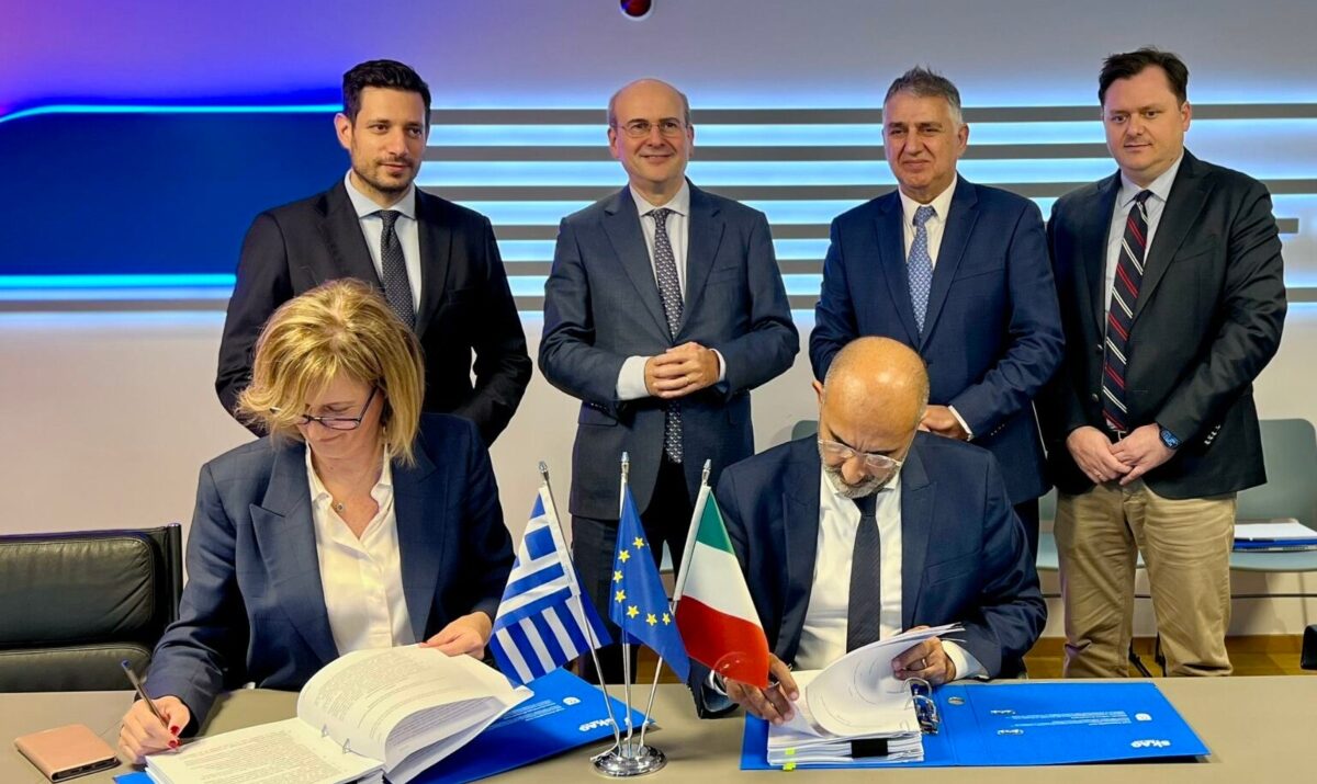 Συμφωνία ανάμεσα σε Hellenic Train και Alstom για 23 νέους σιδηροδρομικούς σταθμούς © Facebook / Kostis Hatzidakis