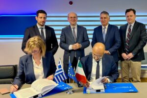 Συμφωνία ανάμεσα σε Hellenic Train και Alstom για 23 νέους σιδηροδρομικούς σταθμούς © Facebook / Kostis Hatzidakis