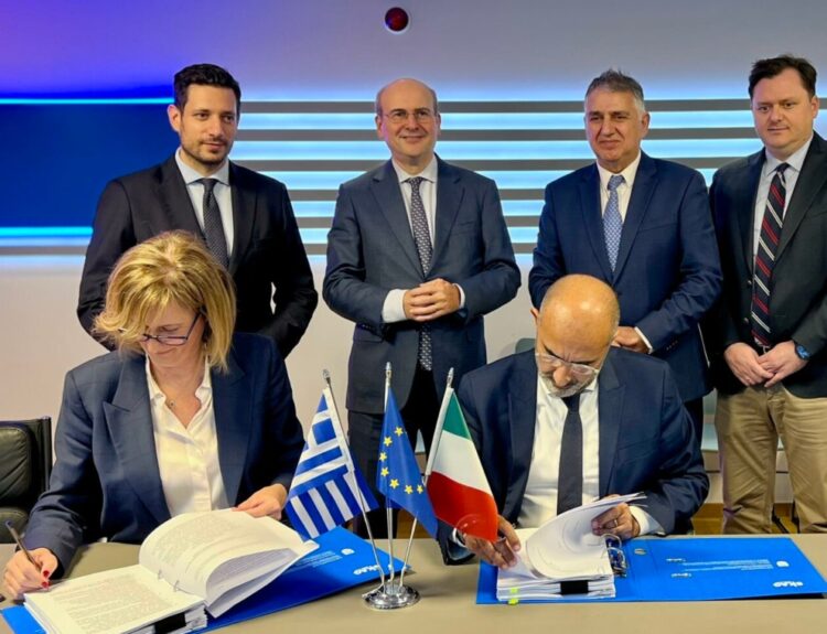 Συμφωνία ανάμεσα σε Hellenic Train και Alstom για 23 νέους σιδηροδρομικούς σταθμούς © Facebook / Kostis Hatzidakis