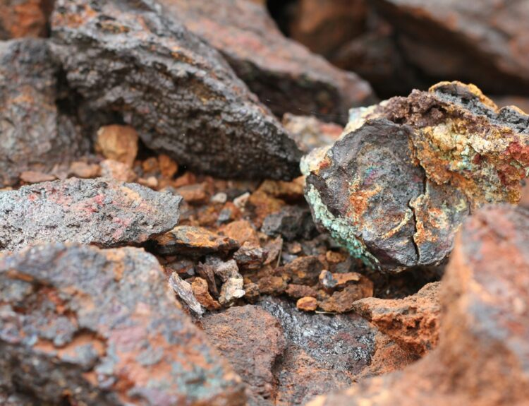 ΚΡΙΣΙΜΕΣ ΠΡΩΤΕΣ ΥΛΕΣ