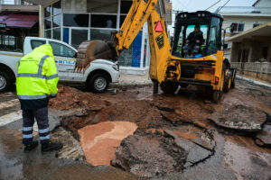 ΜΑΝΔΡΑ, ΠΛΗΜΜΥΡΕΣ