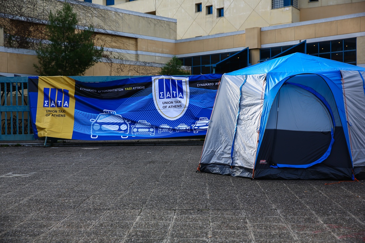 ΣΥΝΕΧΙΖΕΤΑΙ Η ΑΠΕΡΓΙΑ ΤΑΞΙ