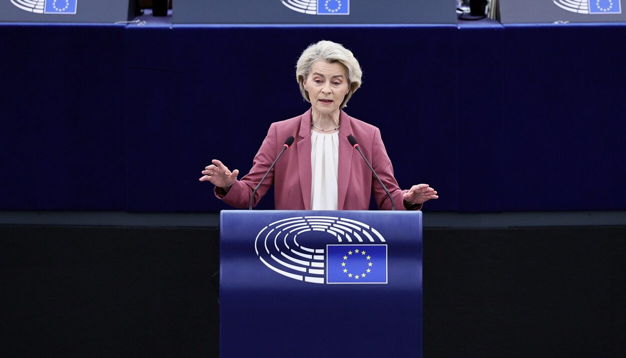 ΟΥΡΣΟΥΛΑ ΦΟΝ ΝΤΕΡ ΛΑΪΕΝ