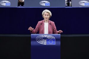 ΟΥΡΣΟΥΛΑ ΦΟΝ ΝΤΕΡ ΛΑΪΕΝ