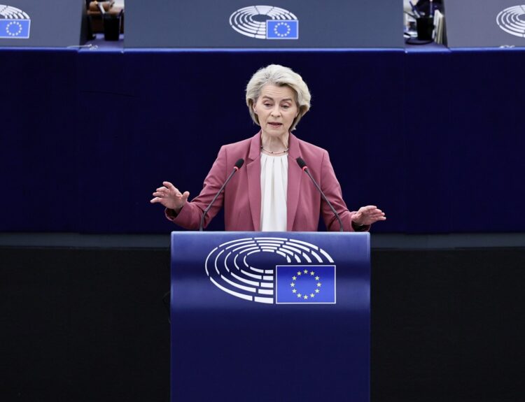 ΟΥΡΣΟΥΛΑ ΦΟΝ ΝΤΕΡ ΛΑΪΕΝ