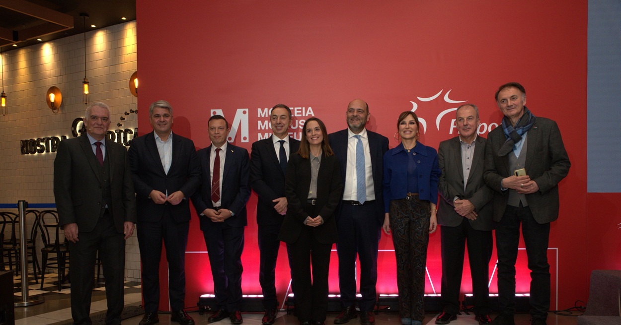 ead of Corporate Communications Department at Fraport Greece, Mr Savvas Karagiannis, President, Development Office of the Region of Central Macedonia, Mr Thanos Begas, Chairman of the Management Board of MOMUS, Mr Epameinondas Christofilopoulos, Fraport Greece Chief Operating Officer (COO), Mr Panagiotis Spyratos, General Director of MOMUS, Mrs Fani Tsatsaia, Deputy Minister of Culture responsible for Contemporary Culture, Mr Iason Fotilas, Deputy Governor of Tourism, Mrs Vicky Hatzivassiliou, Deputy Governor of Culture and Sports, Mr Christos Mittas and Deputy Mayor for Culture, Tourism Development and Intermunicipal Cooperation, Mr Vasileios Gakis © ΔΤ