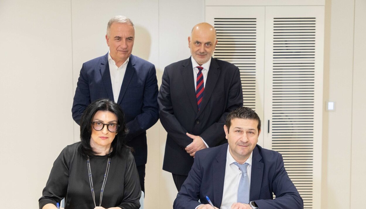 • Μνημόνιο συνεργασίας υπέγραψε σήμερα η ΕΥΑΘ με το ΙΝΕΒ του ΕΚΕΤΑ για κοινές ερευνητικές δράσεις που βασίζονται στην ανάλυση αστικών λυμάτων και χερσαίων υδάτινων συστημάτων © ΔΤ