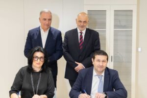 • Μνημόνιο συνεργασίας υπέγραψε σήμερα η ΕΥΑΘ με το ΙΝΕΒ του ΕΚΕΤΑ για κοινές ερευνητικές δράσεις που βασίζονται στην ανάλυση αστικών λυμάτων και χερσαίων υδάτινων συστημάτων © ΔΤ