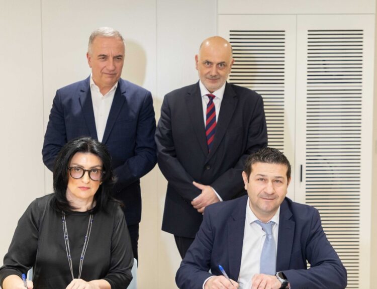 • Μνημόνιο συνεργασίας υπέγραψε σήμερα η ΕΥΑΘ με το ΙΝΕΒ του ΕΚΕΤΑ για κοινές ερευνητικές δράσεις που βασίζονται στην ανάλυση αστικών λυμάτων και χερσαίων υδάτινων συστημάτων © ΔΤ