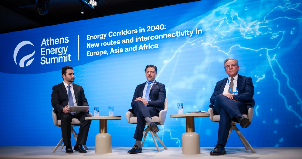 Από αριστερά: Δημήτρης Πεφάνης, Διευθυντής CNN Greece - Joshua Volz, Special Envoy for Global Energy Integration - Αλέξης Κωνσταντόπουλος, Ειδικός Απεσταλμένος για τον Οικονομικό Διάδρομο Ινδίας–Μέσης Ανατολής–Ευρώπης (IMEC) του Υπουργείου Εξωτερικών © ΔΤ/Aphroditi Houlaki