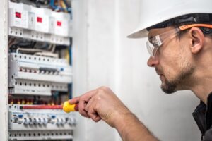 ΗΛΕΚΤΡΟΛΟΓΟΣ, ΑΣΦΑΛΕΙΑ